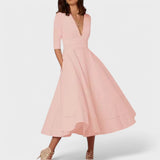 Елеонора - Елегантна рокля с V-образно деколте