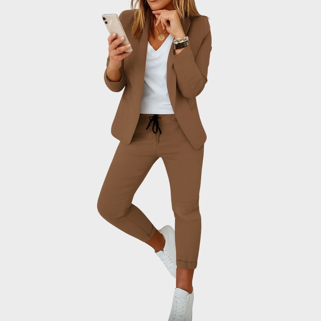 Терина – Софистициран Костюм