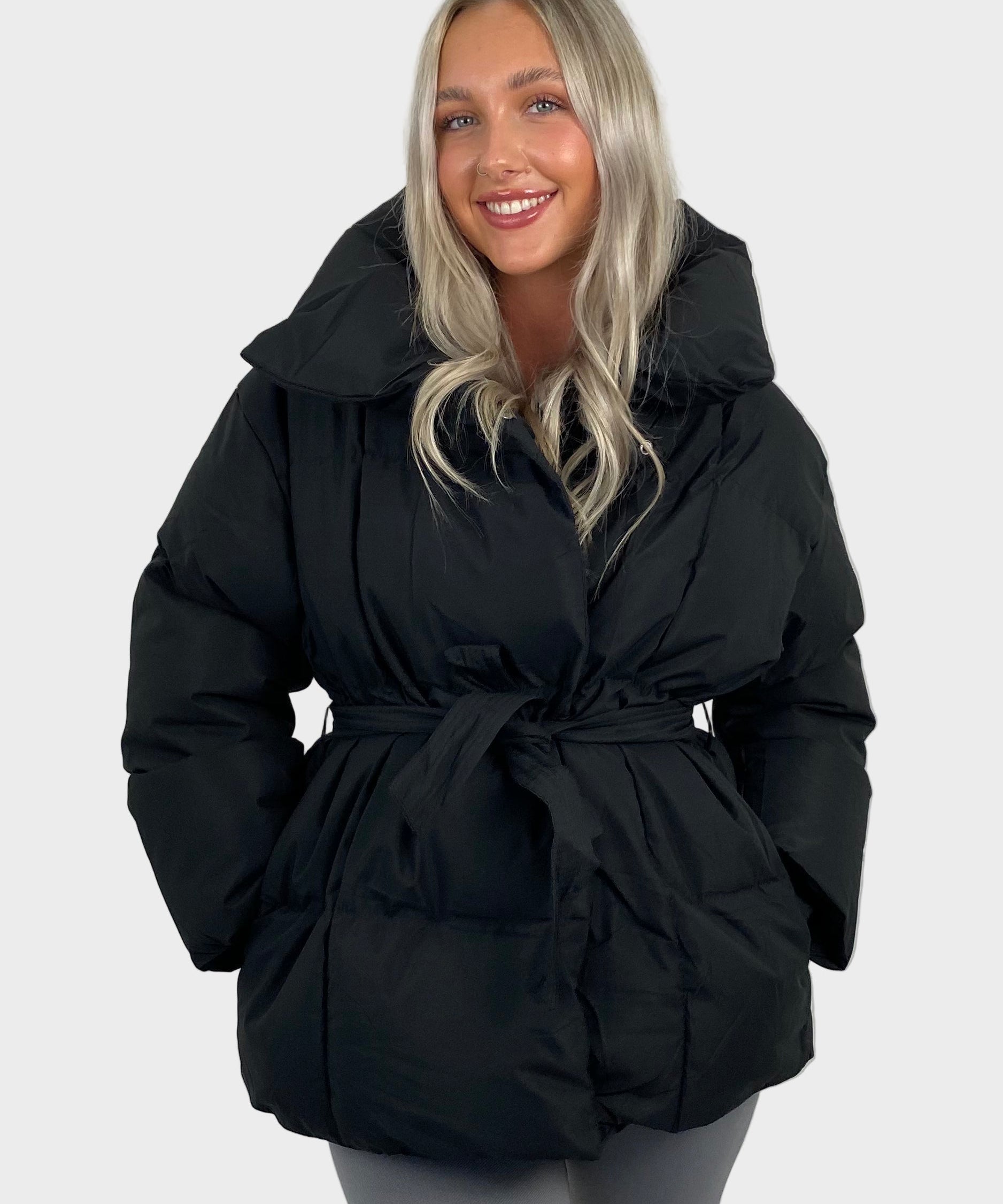 Ориана - Късо пухено яке с връзки на талията