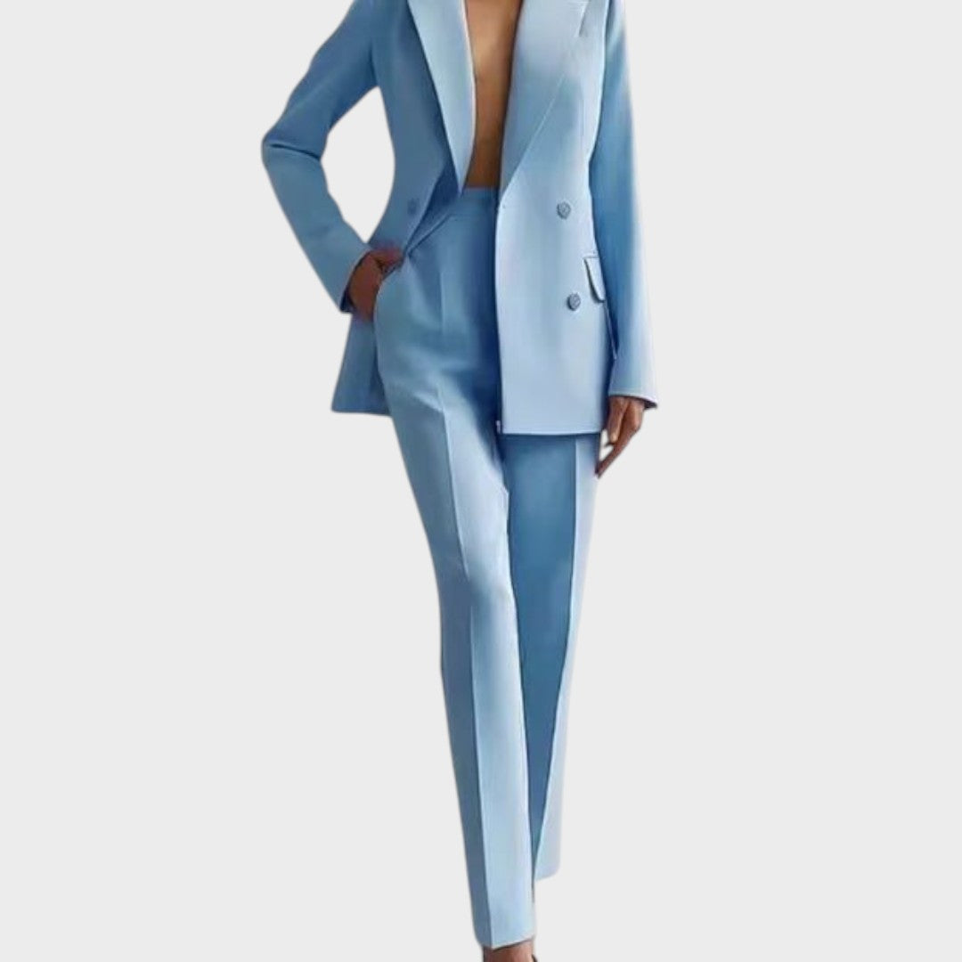 Устина – Мощен Костюм