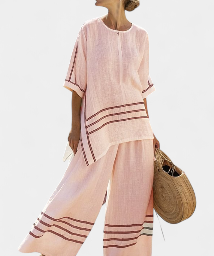 Реница - Лек и стилен комплект от тениска и панталон