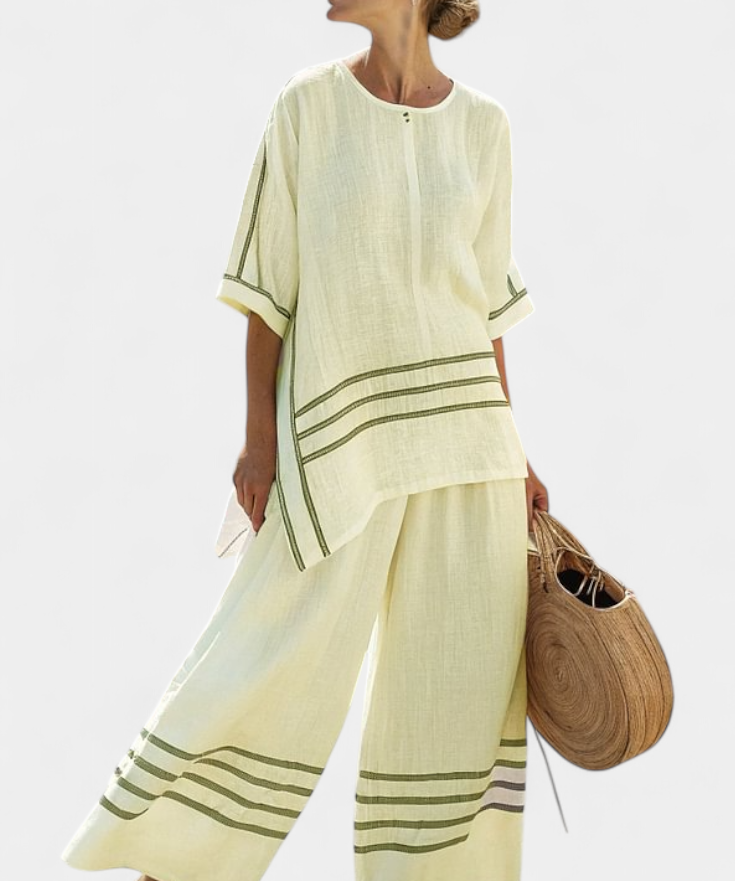 Реница - Лек и стилен комплект от тениска и панталон