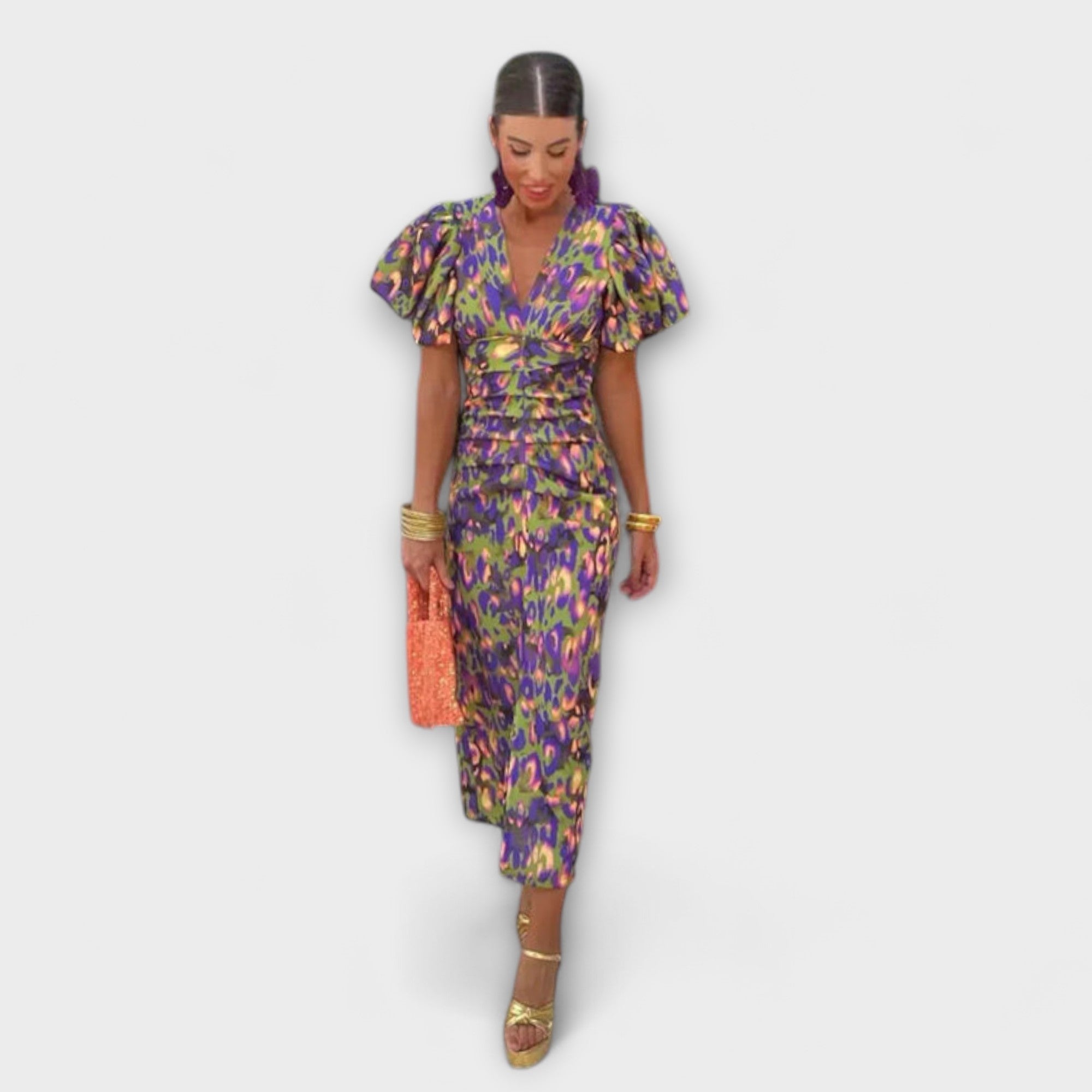 Ивона - Елегантна рокля с V-образно деколте