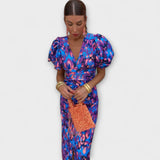 Ивона - Елегантна рокля с V-образно деколте