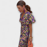 Ивона - Елегантна рокля с V-образно деколте