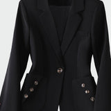 Царива - Блейзър с добре очертана талия.