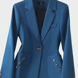 Царива - Блейзър с добре очертана талия.