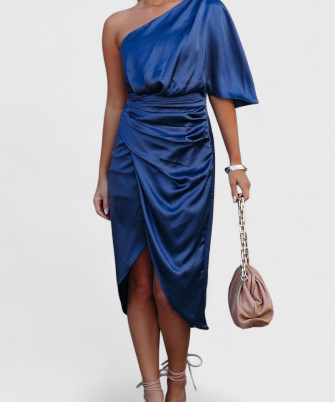 Звезда - Елегантна и вечна рокля с силует