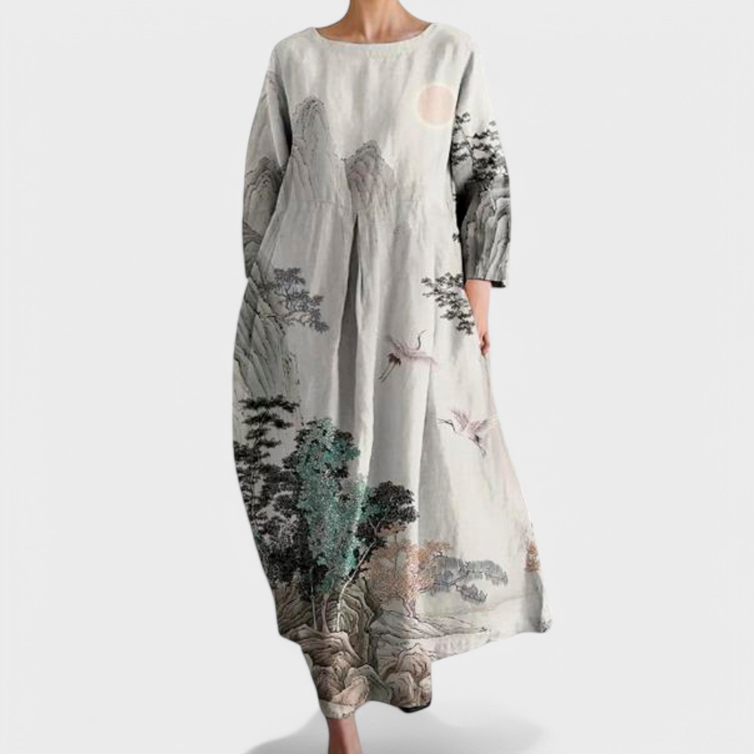 Добринка - Цветна рокля с V-образно деколте