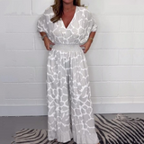 Яровелия - Дишащ дамски гащеризон с дълбоко дълбоко деколте